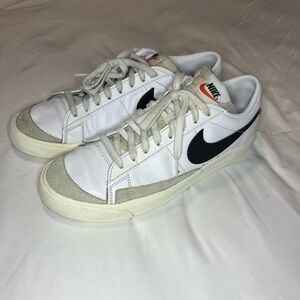 Nike White and Black Sneakers